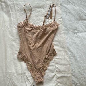 SKIMS XS FITS EVERYBODY LACE DETAIL BODYSUIT NWT